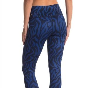 Zella Blue Zebra Stripe High-Waisted ⅞ Leggings